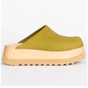 Bryr Mustard Yellow Platform Clogs